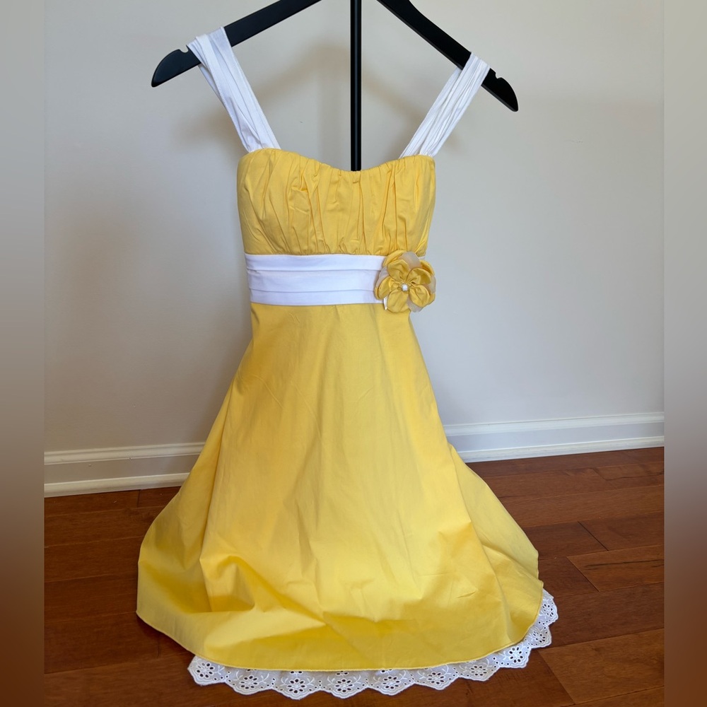 My Michelle Yellow & White Sundress with Flower Accent –‎ Size 3